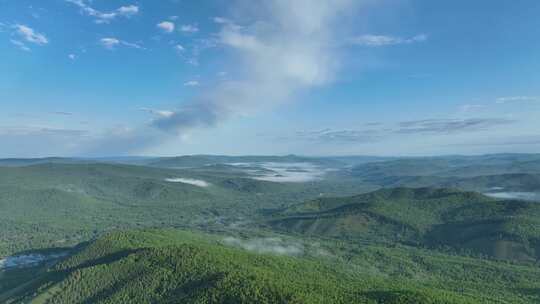 航拍辽阔绿色山林云雾风景