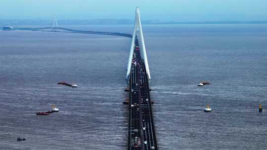 杭州湾跨海大桥傍晚车流