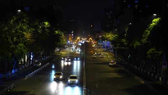 夜晚城市道路车流交通马路车来车往街景夜景