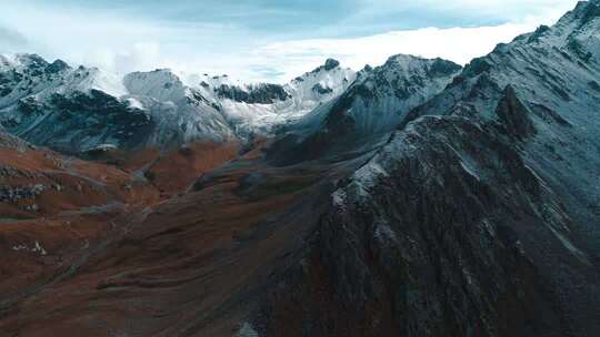 雪山自然风光全景