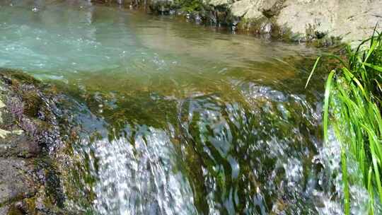 河边流水河流河水小溪山泉泉水流体液体水流