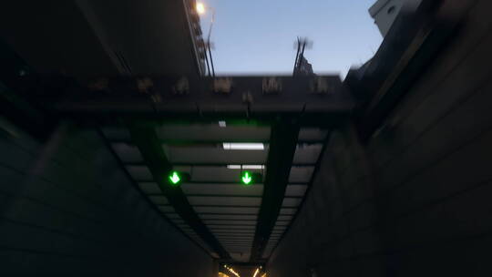驾驶汽车进入延安东路隧道视频素材模板下载