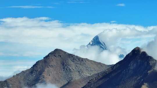 川西巴朗山垭口航拍四姑娘山幺妹峰云海风光