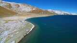 航拍西藏冬季羊卓雍措羊湖纳木错湖水与雪山高清在线视频素材下载