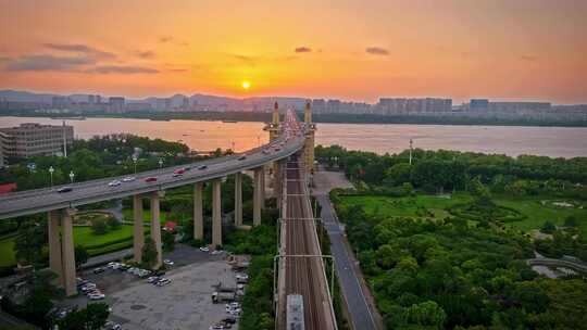 夕阳下的南京长江大桥