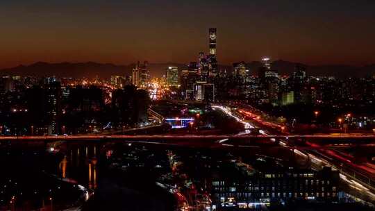 城市交通从黄昏到夜晚的时间流逝