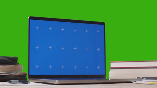 绿幕上的蓝屏笔记本电脑