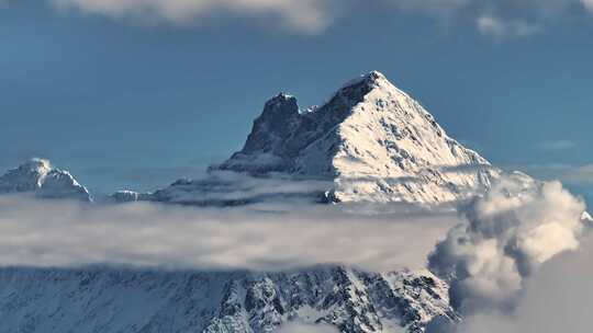 中国西藏林芝加拉白垒雪山航拍