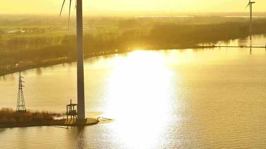 航拍夕阳湖泊风力发电机组乡村振兴环保能源