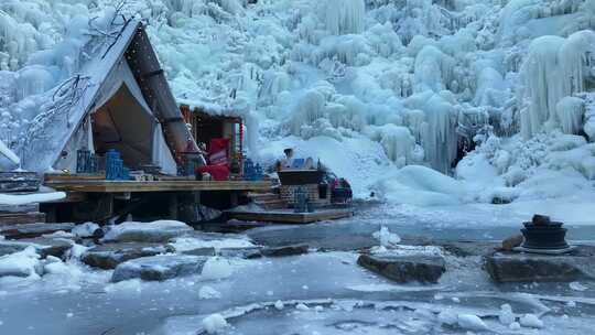 济南南部山区九如山，冰瀑成型冰天雪地