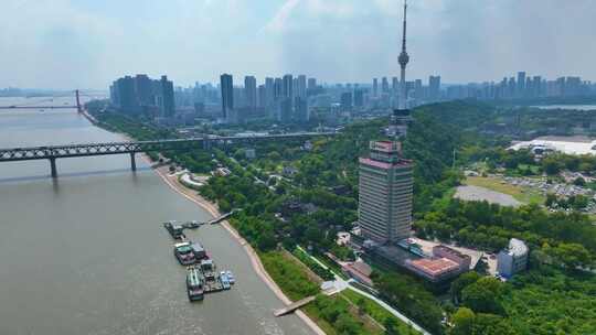 湖北武汉汉江两岸南岸嘴江滩公园晴川阁景区