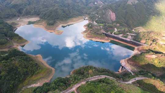 广东省揭阳市黄满寨瀑布的山顶湖泊