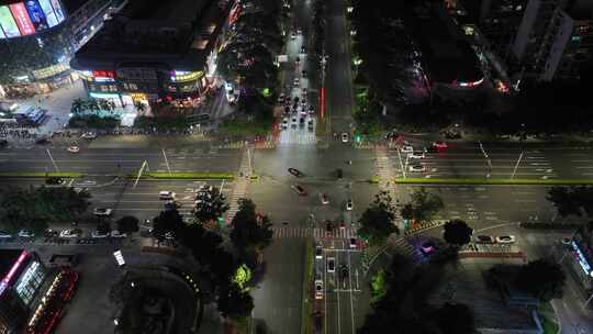 夜晚十字路口车流城市道路交通夜景城市街道