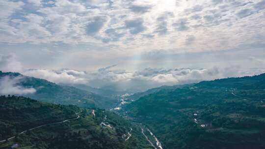 清晨云海日出云层山顶山林山峰云雾缭绕风景