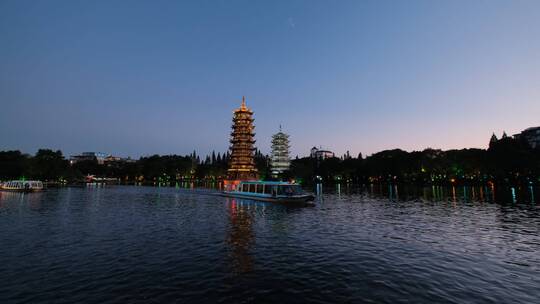 广西桂林山水两江四湖日月双塔夜景