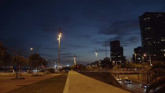 巴塞罗那傍晚的城市交通堵塞视频素材模板下载