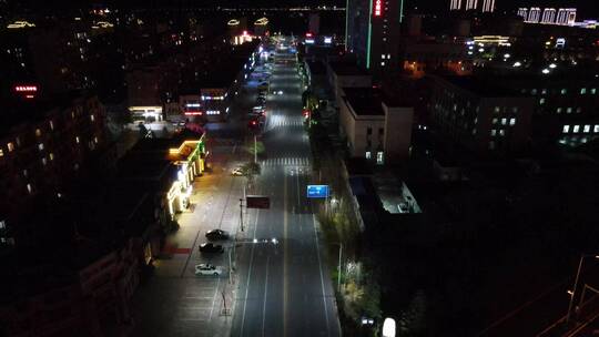 疫情无人的夜晚宽敞街道路口夜晚航拍