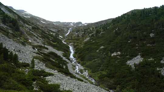 河流，山谷，山脉，绿色