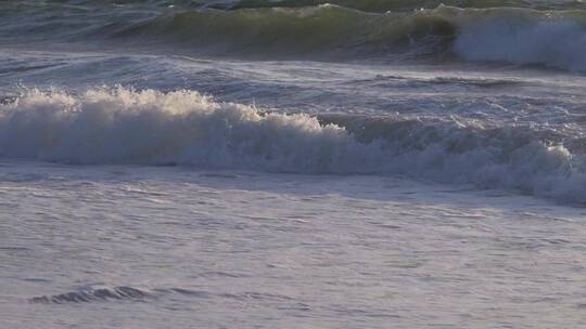 加州海滩上的波浪慢动作