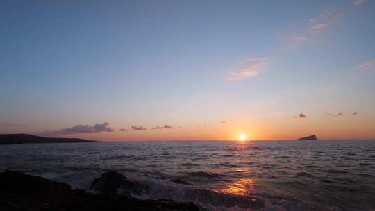 海边太阳升起海面波光粼粼延时拍摄
