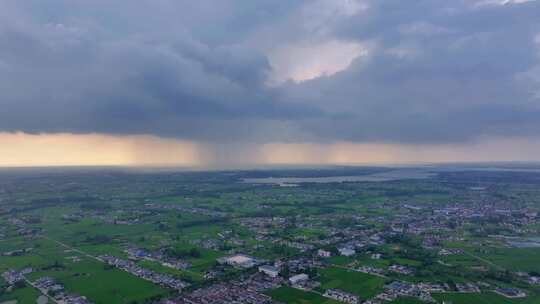 航拍平原地区局部下雨暴雨雨幕夕阳乌云