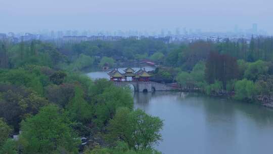 航拍烟雨江南扬州瘦西湖风景区