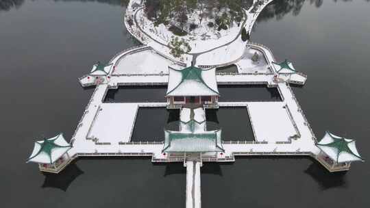 武汉东湖风景区碧潭观鱼雪景航拍