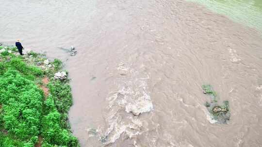 河流夏季洪水强降雨地质灾害山洪咆哮抗洪