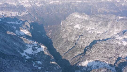 4k航拍恩施雪山雾凇峡谷风光