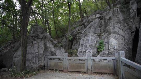 杭州玉皇山景区石龙洞造像