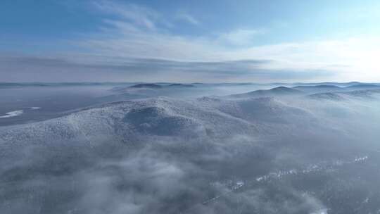 晨光中的林海雪原高山雾凇冻雾迷漫