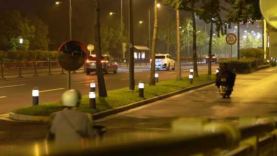 街道非机动车道车流汽车自行车电动车行驶