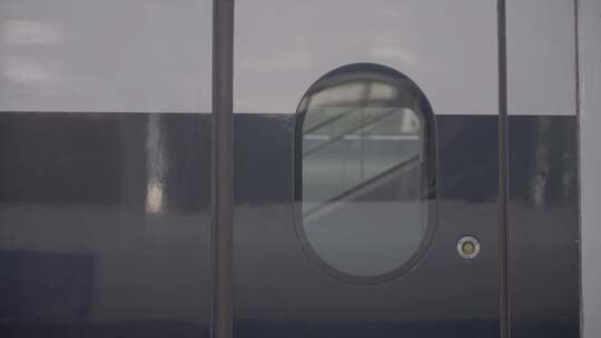 广州南站乘客高铁站旅客窗外视频素材模板下载