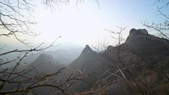 北京春天明长城遗址城墙早晨风光