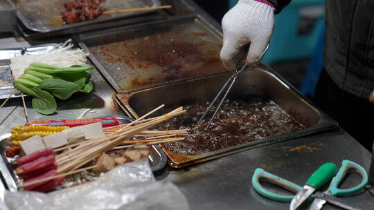 【美食制作】油炸串的制作过程视频素材模板下载