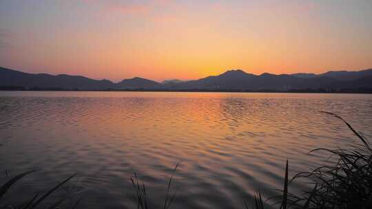 湖面夕阳山水风景