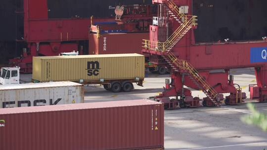 宁波北仑货运码头集装箱堆场视频素材模板下载