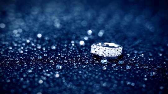 钻石戒指微距特写