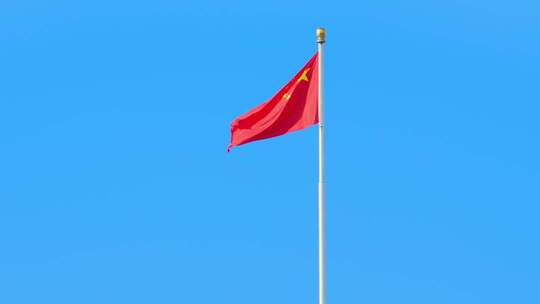 天安门广场上蓝天下飘扬的五星红旗国旗特写