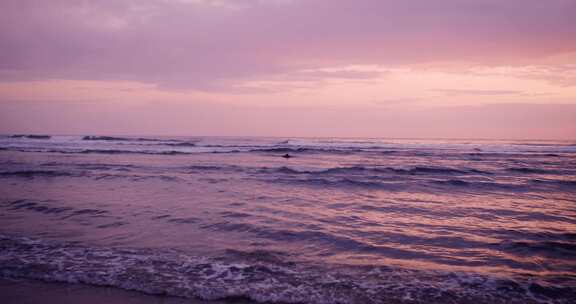 冲浪者，冲浪运动员，潜水服，海岸