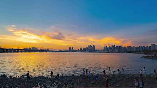 深圳欢乐港湾日落时刻和夜景摩天轮