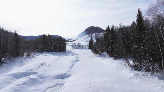 航拍新疆禾木雪景森林雪地小木屋禾木桥雪山