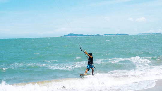 海边风筝冲浪海上运动