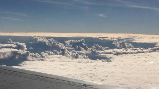 透过飞机机窗看雪景视频素材模板下载