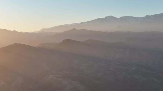 新疆天山清晨阳光航拍