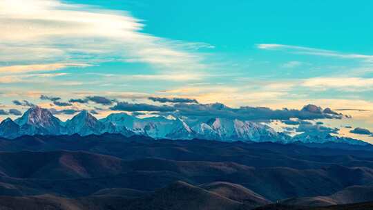 贡嘎雪山日照金山延时