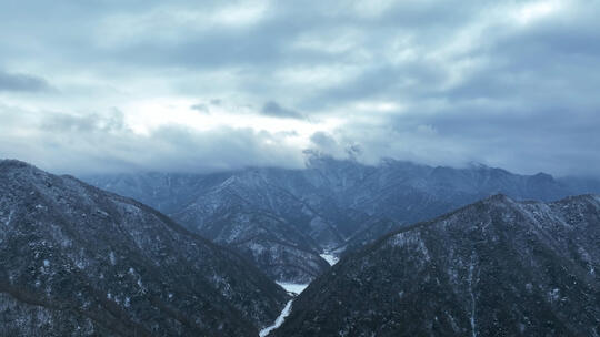 航拍湖北神农架山顶冬天雪景