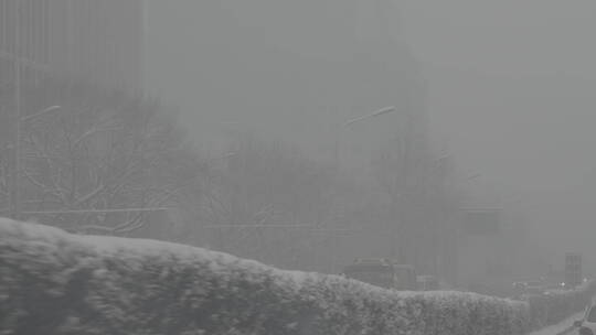 城市大雪出行 城市街道雪景