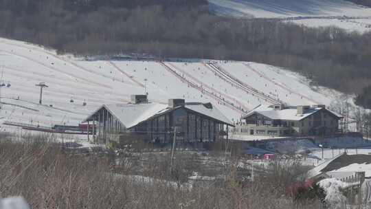 WILD WORLD山地滑雪场的热闹景象