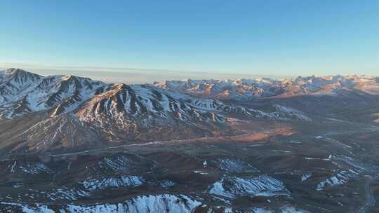 青海拉脊山蓝天雪山航拍4K视频